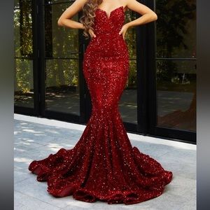 Red sparkly dress 💃🏻